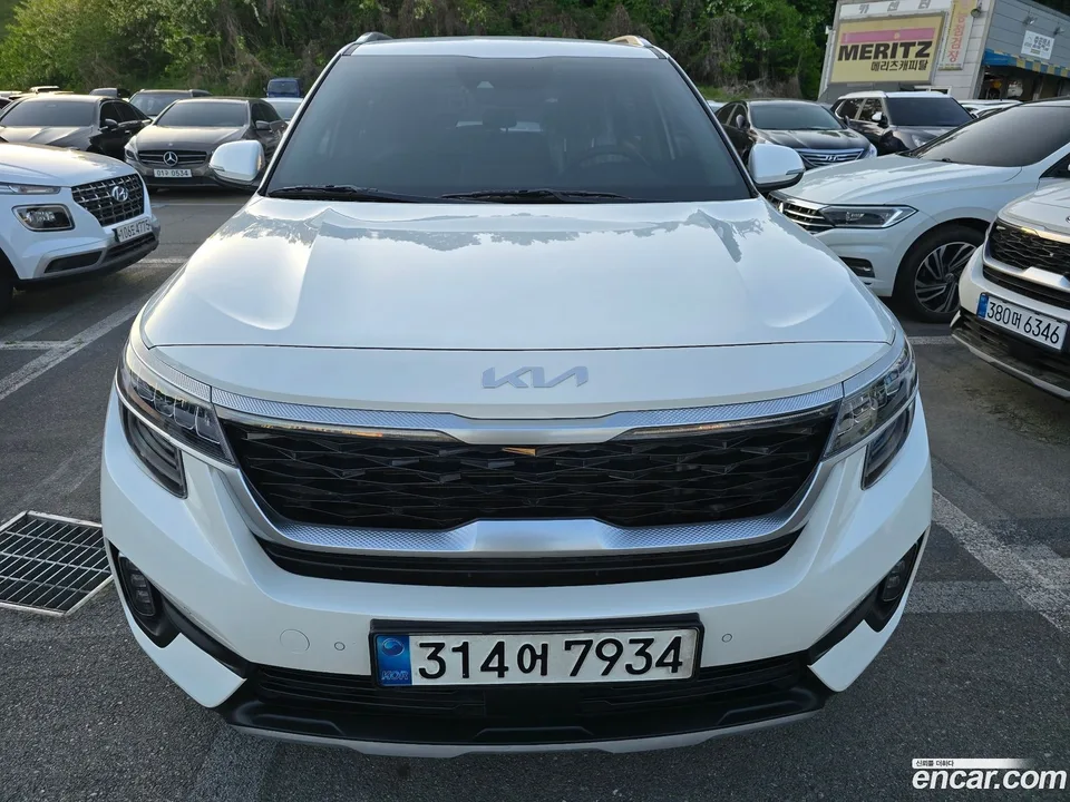 Kia Seltos 1.6 2WD 2022 — фото 1, купить с доставкой в Москву