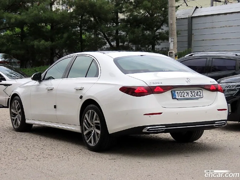 Mercedes-Benz E-Class E220d 4MATIC 2024 — миниатюра 4