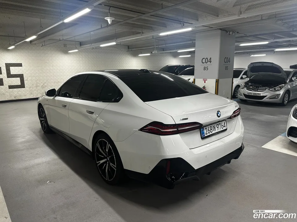 BMW 5 Series 530i xDrive M 2025 — миниатюра 5