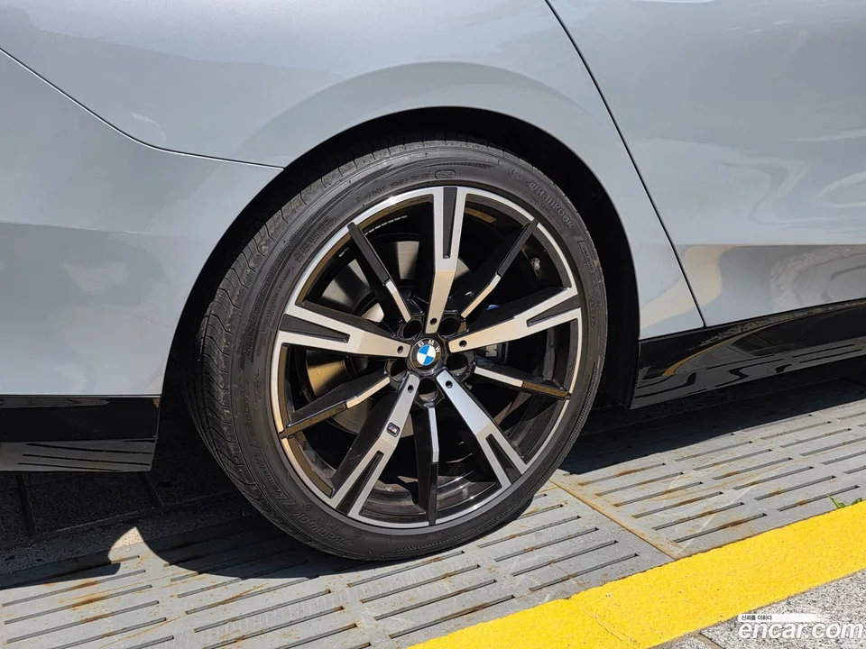 BMW 5 Series 530i xDrive M 2024 — миниатюра 2
