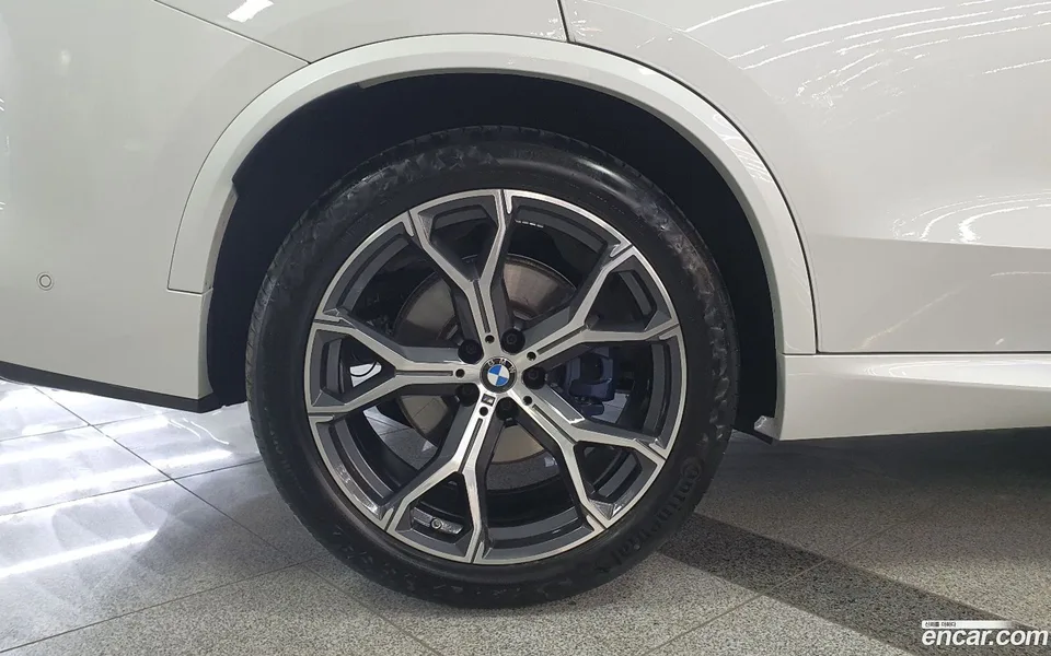 BMW X5 xDrive 40i M 2025 — миниатюра 5