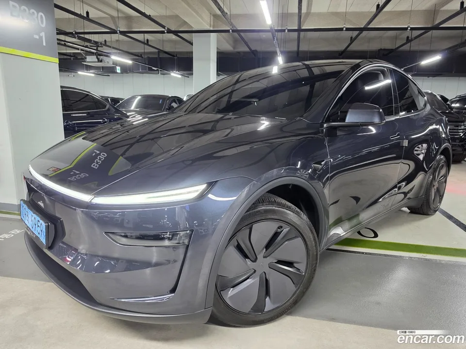Tesla Model Y RWD 2025 — фото 1, купить с доставкой в Москву