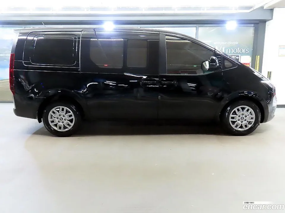 Hyundai Staria 5 2025 — миниатюра 3