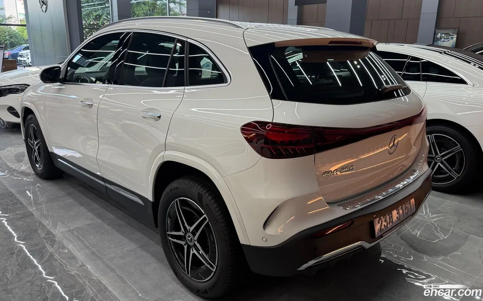 Mercedes-Benz EQA EQA250 AMG 2025 — thumbnail 2