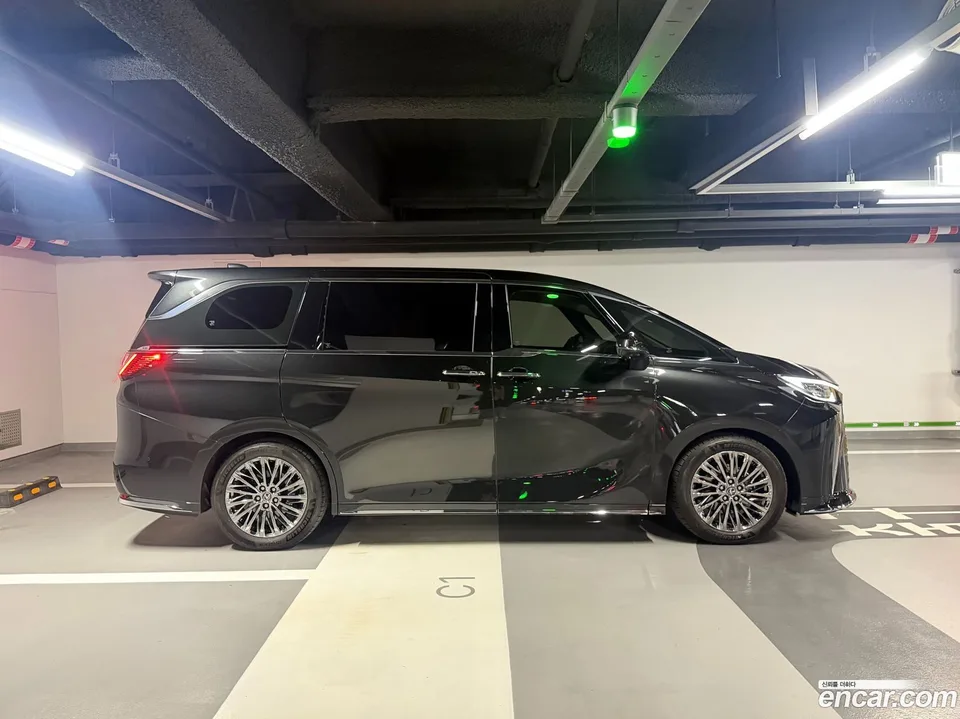 Lexus LM 500h 2025 — миниатюра 3