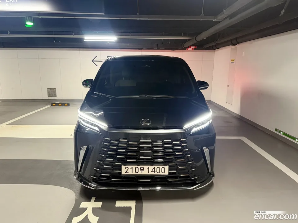 Lexus LM 500h 2025 — фото 1, купить с доставкой в Москву