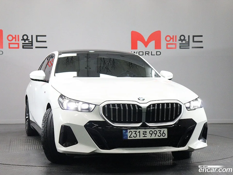 BMW 5 Series 520i M 2023 — миниатюра 3