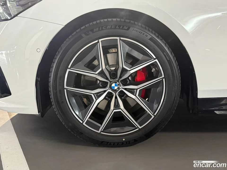 BMW 5 Series 520i M 2024 — thumbnail 5