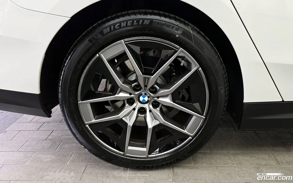BMW 5 Series 520i 2025 — миниатюра 5