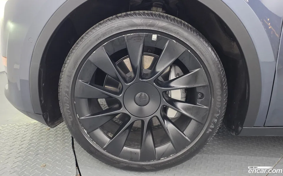 Tesla Model Y AWD 2022 — миниатюра 2