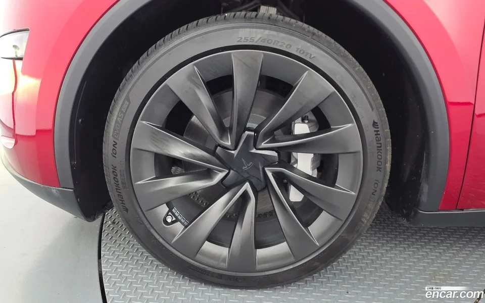Tesla Model Y AWD 2025 — миниатюра 5