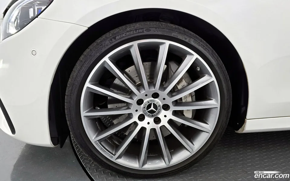 Mercedes-Benz E-Class E350 4MATIC AMG Line 2022 — миниатюра 2
