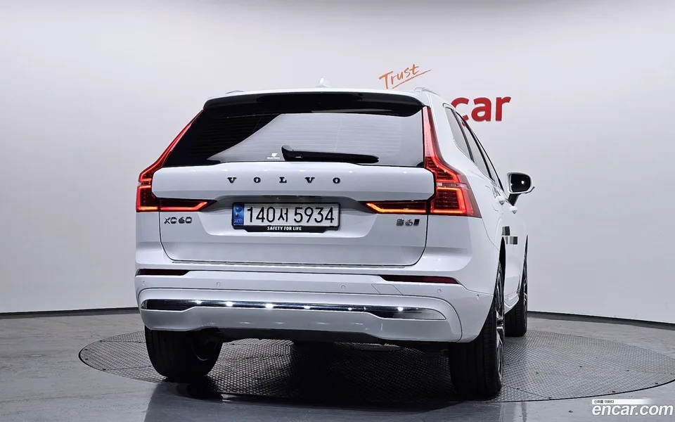 Volvo XC60 B6 2023 — миниатюра 4