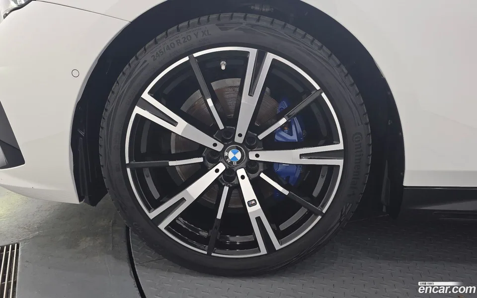 BMW 5 Series 530i xDrive M 2024 — миниатюра 2
