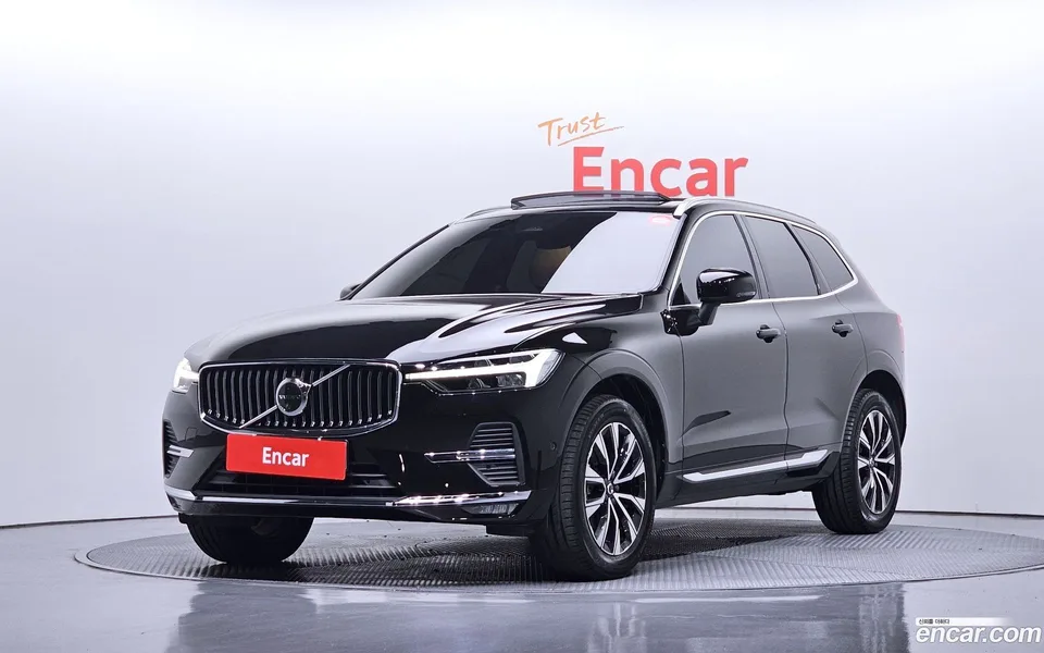 Volvo XC60 B5 2023 — фото 1, купить с доставкой в Москву