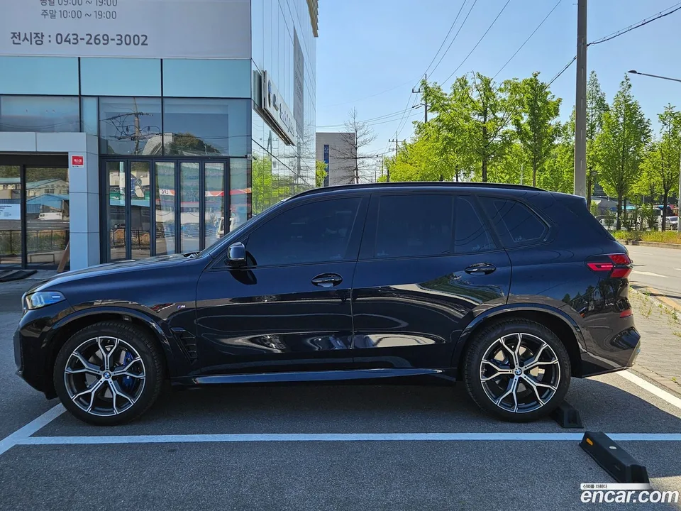 BMW X5 xDrive 40i M 2025 — миниатюра 3