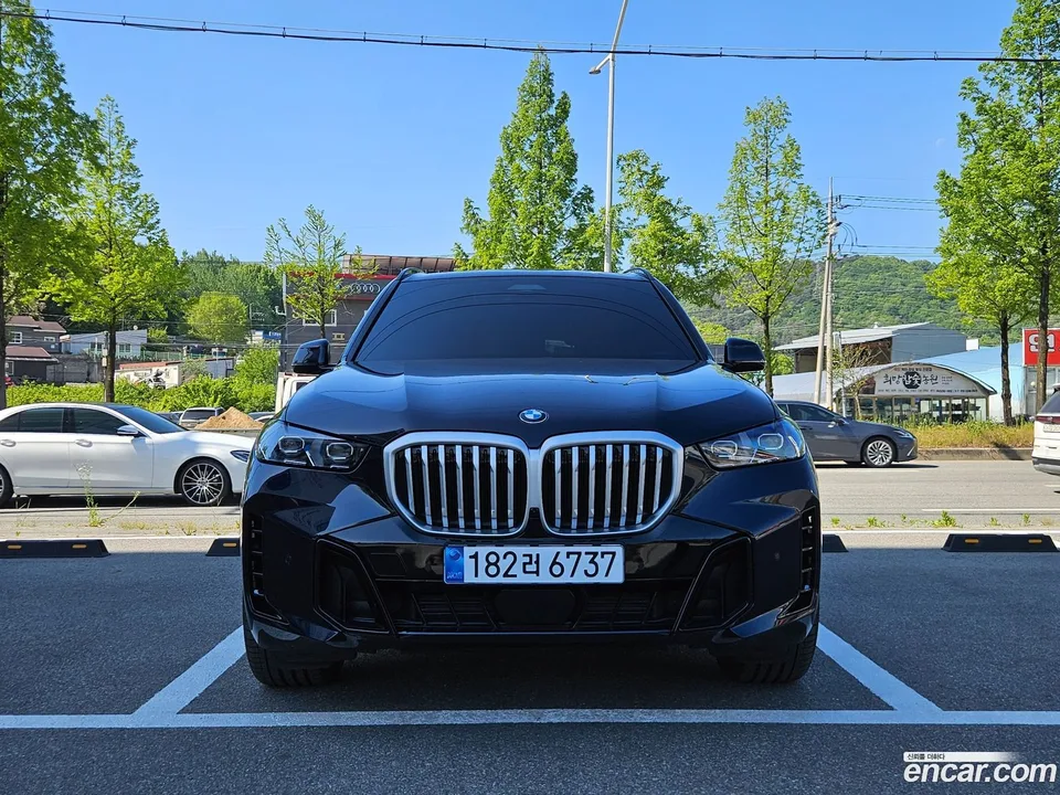 BMW X5 xDrive 40i M 2025 — фото 1, купить с доставкой в Москву