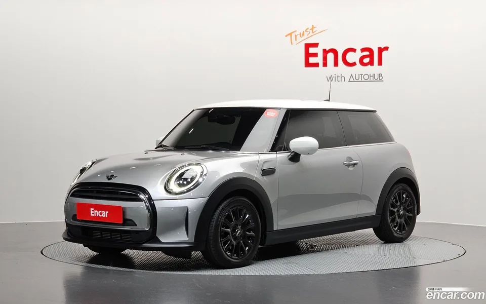 MINI Cooper 2023 — фото 1, купить с доставкой в Москву