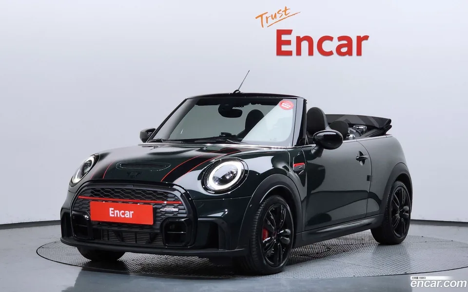 MINI Cooper S Convertible JCW 2022 — фото 1, купить с доставкой в Москву