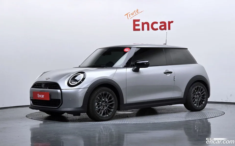MINI Cooper C 2025 — фото 1, купить с доставкой в Москву