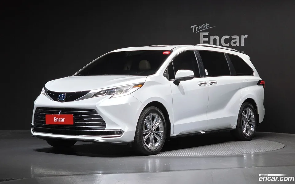 Toyota Sienna 2.5 2WD 2022 — фото 1, купить с доставкой в Москву
