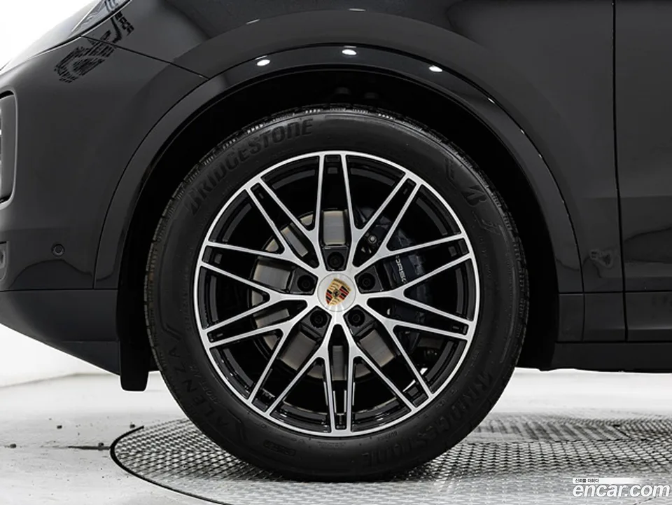 Porsche Cayenne 3.0 2025 — миниатюра 2