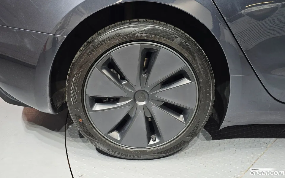 Tesla Model 3 RWD 2025 — миниатюра 5