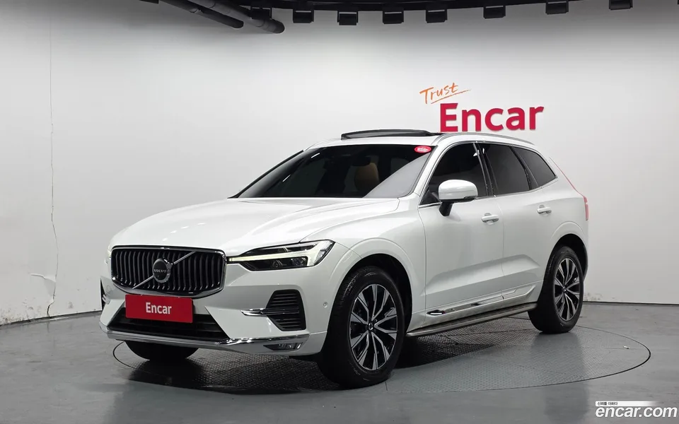 Volvo XC60 B5 2023 — фото 1, купить с доставкой в Москву
