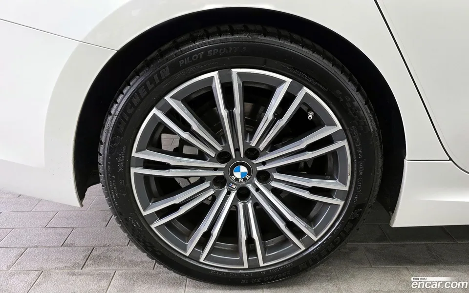 BMW 3 Series 320i M 2022 — миниатюра 2