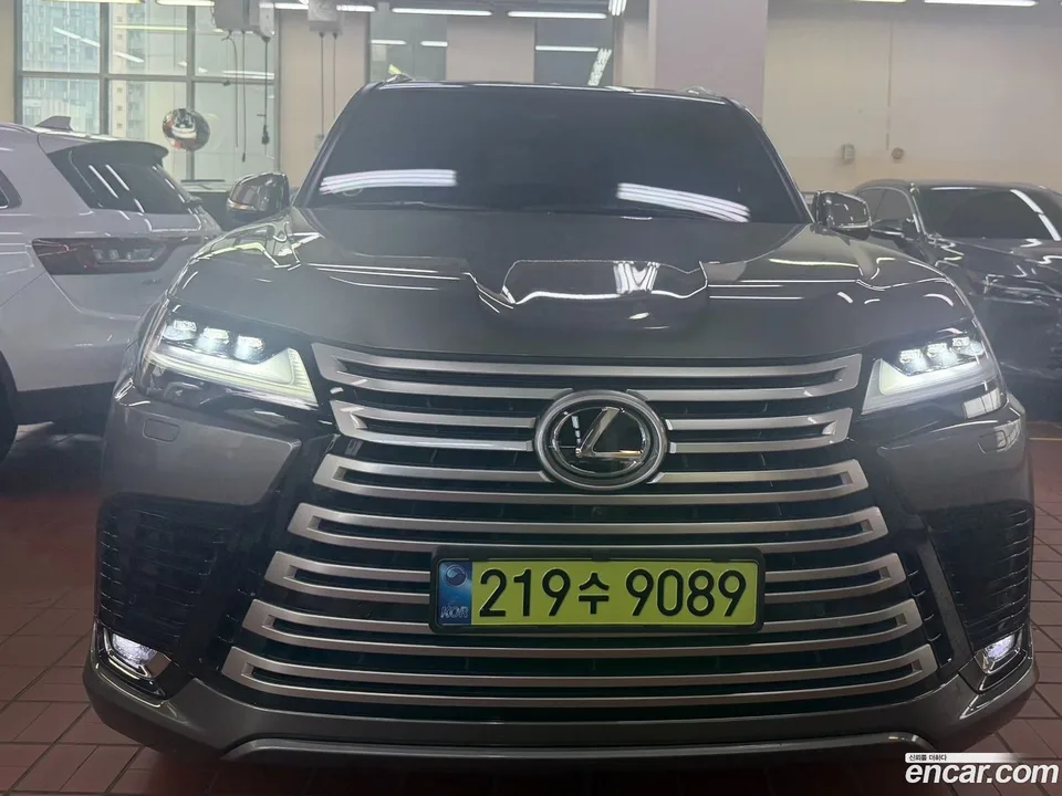 Lexus LX 700h VIP 2025 — миниатюра 3