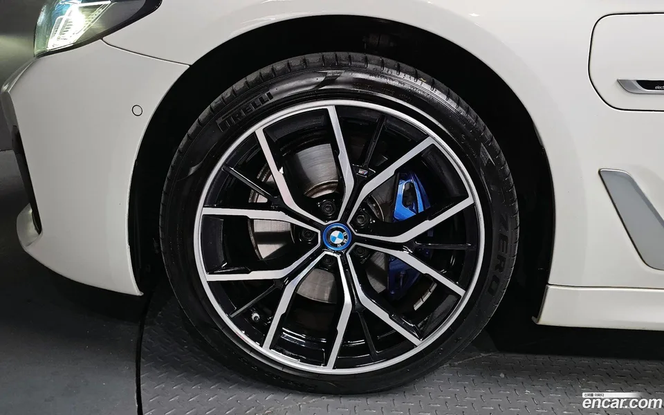 BMW 5 Series 530e M 2022 — миниатюра 2