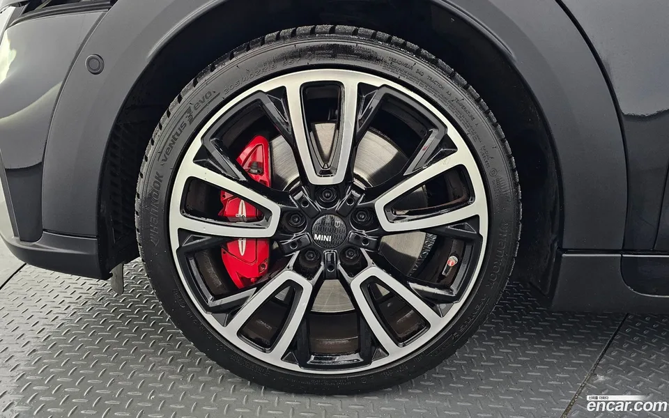 MINI Cooper S JCW 2023 — thumbnail 2