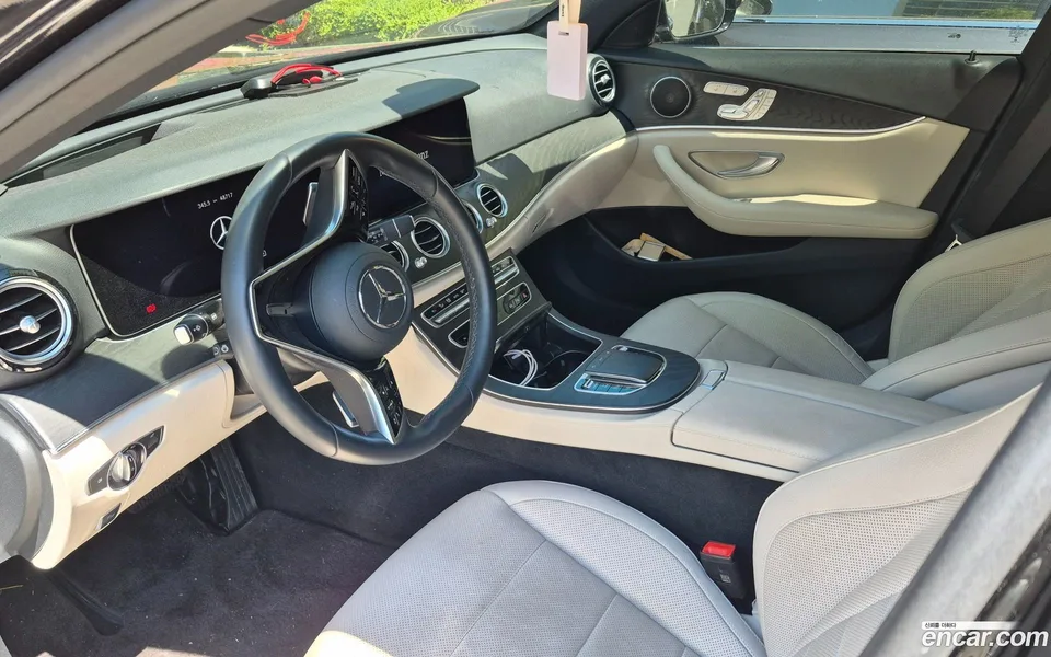Mercedes-Benz E-Class E250 AMG Line 2023 — миниатюра 2