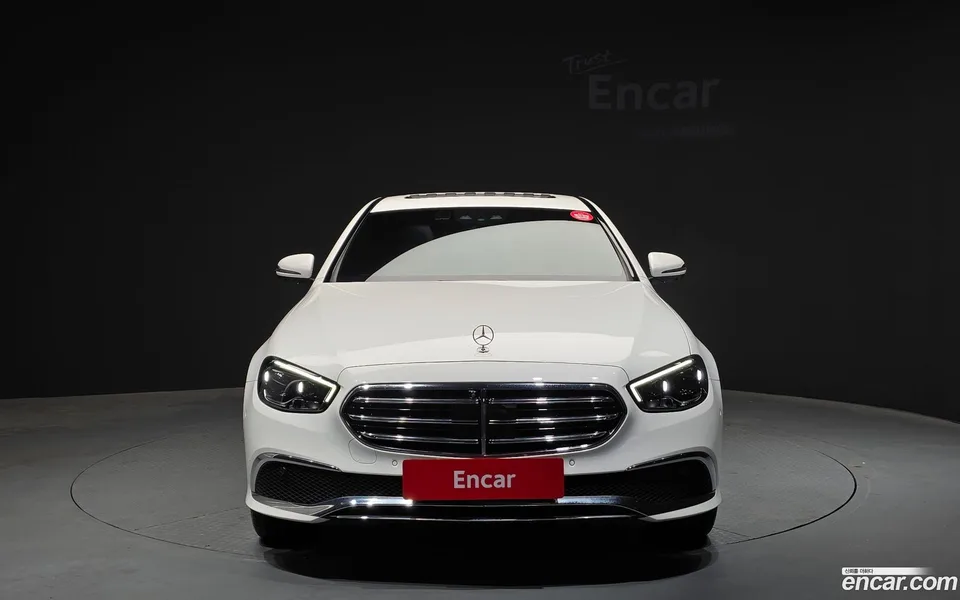 Mercedes-Benz E-Class E300e 4MATIC 2022 — миниатюра 3