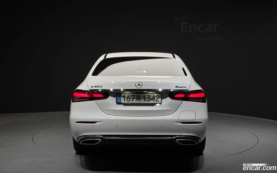 Mercedes-Benz E-Class E300e 4MATIC 2022 — миниатюра 4
