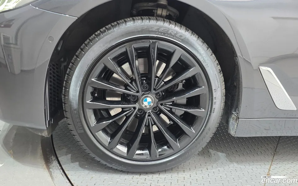 BMW 5 Series 530i xDrive 2022 — миниатюра 5