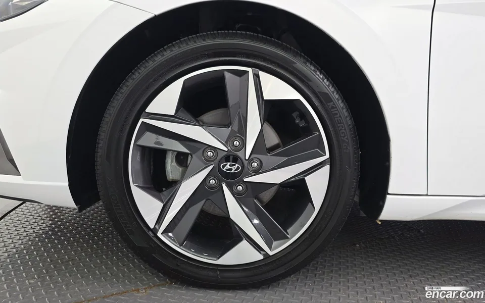 Hyundai Avante 1.6 2023 — миниатюра 2