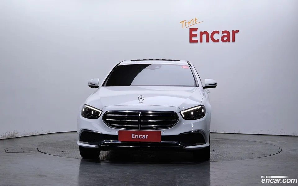 Mercedes-Benz E-Class E300e 4MATIC 2023 — миниатюра 3