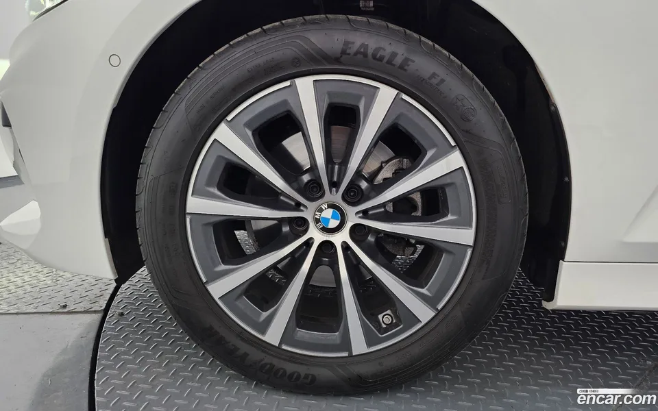 BMW 3 Series 320i 2024 — миниатюра 2
