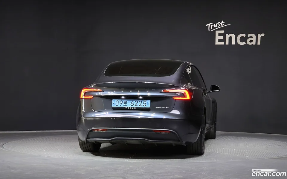 Tesla Model 3 AWD 2024 — миниатюра 4