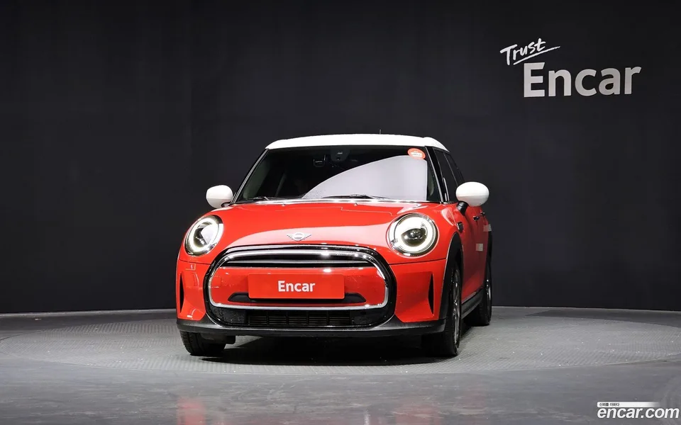MINI Cooper 5 2022 — миниатюра 3