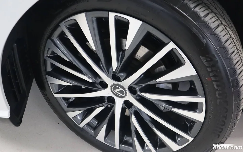 Lexus RX 450h+ 2025 — миниатюра 2