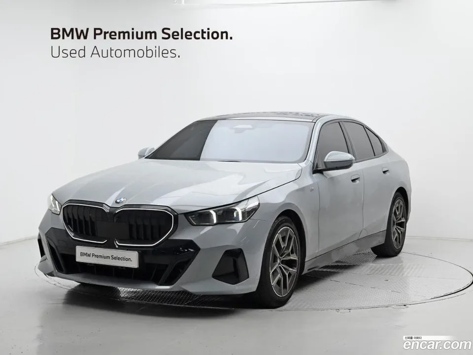 BMW 5 Series 520i M 2025 — фото 1, купить с доставкой в Москву