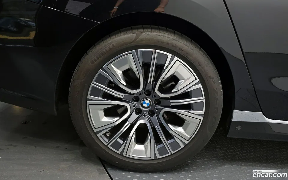 BMW 7 Series 740d xDrive 2023 — миниатюра 5