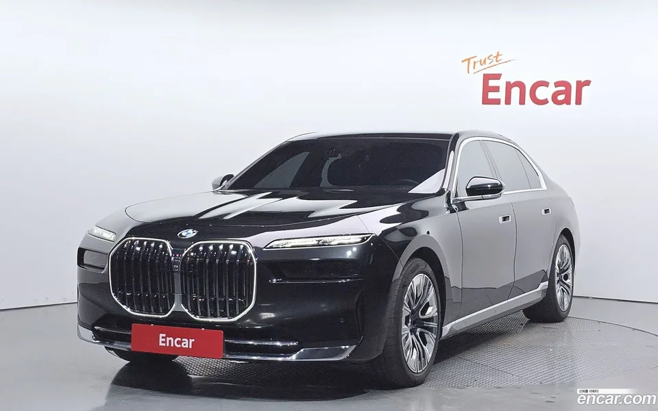BMW 7 Series 740d xDrive 2023 — фото 1, купить с доставкой в Москву