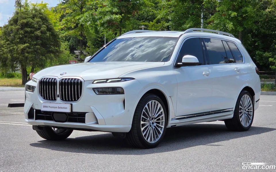 BMW X7 xDrive 40i 6 2025 — фото 1, купить с доставкой в Москву