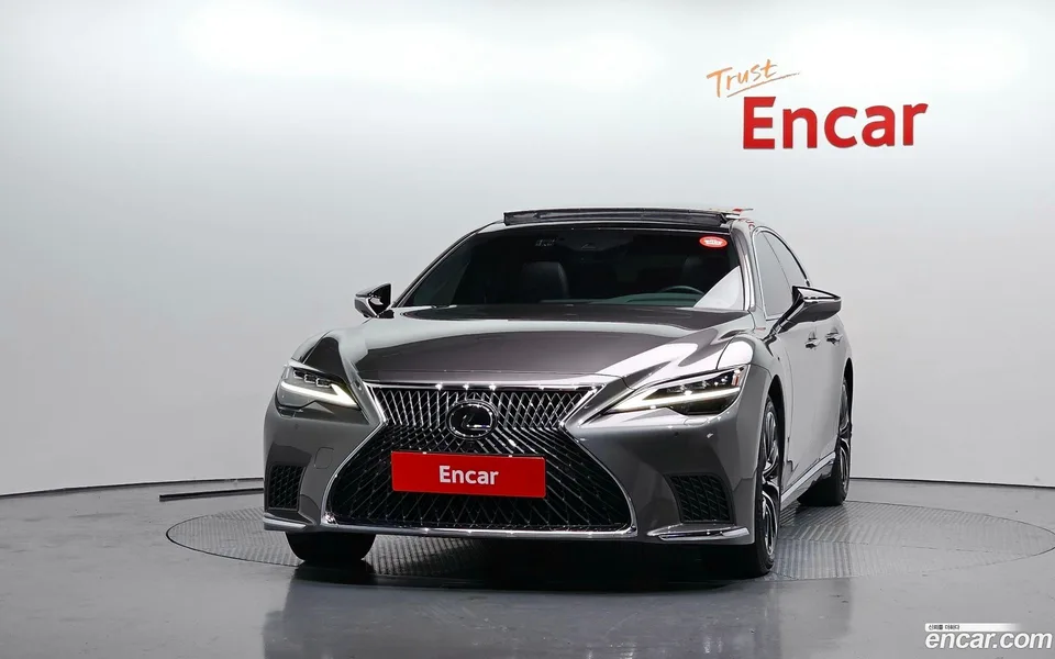 Lexus LS 500 3.5 AWD 2023 — миниатюра 3