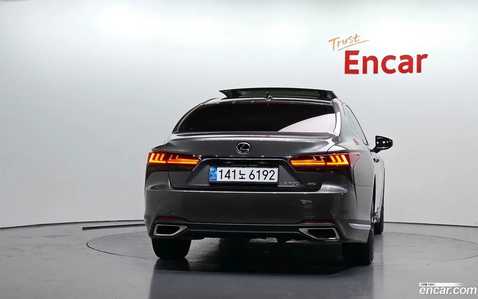 Lexus LS 500 3.5 AWD 2023 — миниатюра 4