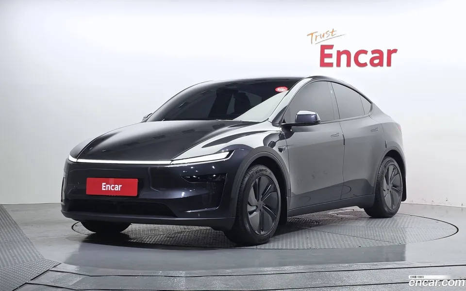 Tesla Model Y 2025