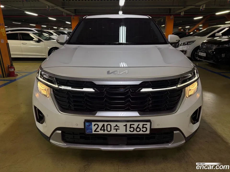 Kia Seltos 1.6 2WD 2024 — фото 1, купить с доставкой в Москву